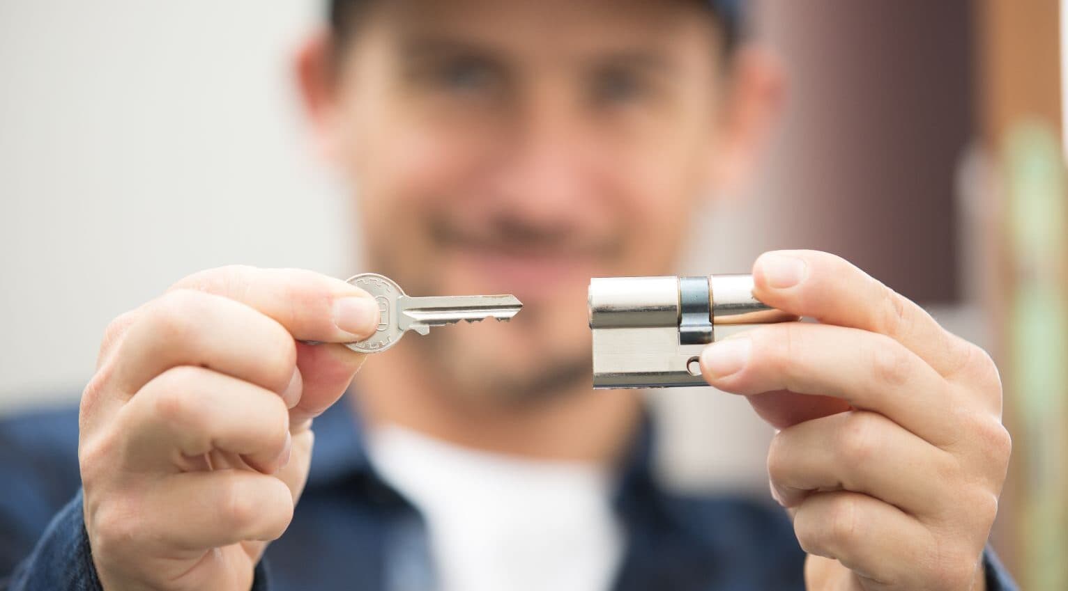 Locksmith With A Key Aspect Ratio 1472 816