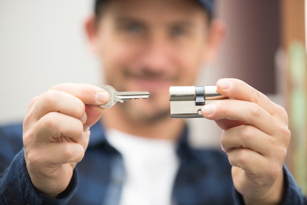 locksmith showing how to unlock a lock
