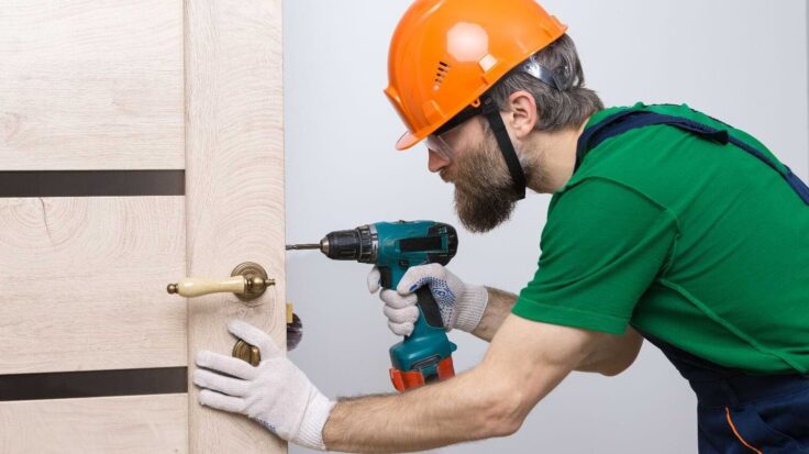 Locksmith Fixing Door 1 Aspect Ratio 1472 816